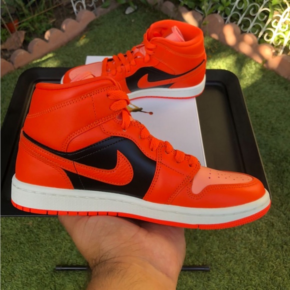 Air Jordan 1 Mid “Orange Black” Size 7 Women’s - Picture 6 of 9